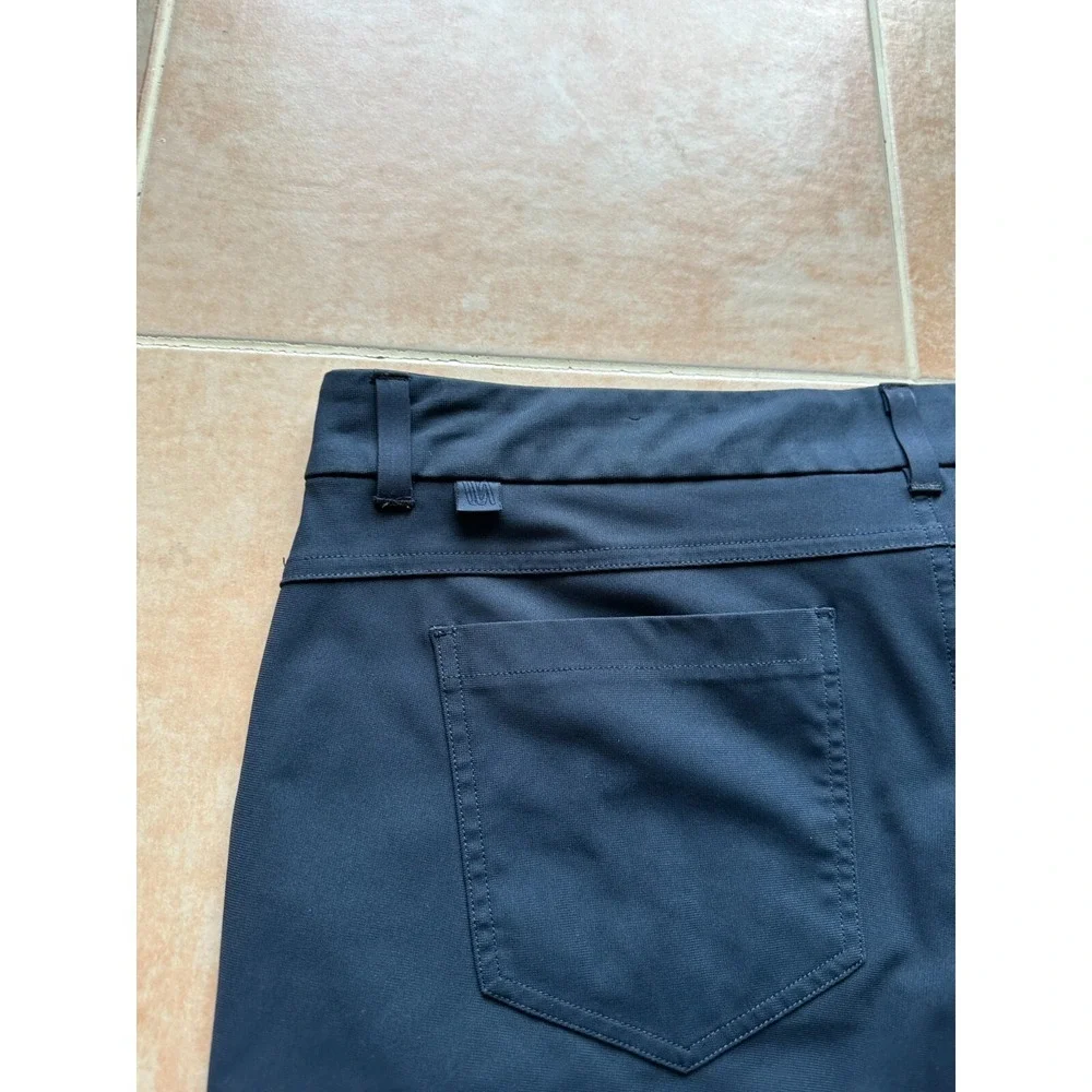 VRST Athletic 5 Pocket straight from Knee to calf pants Men's size 38 x 32